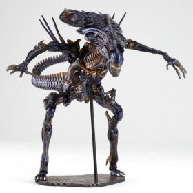 revoltech-alien-queen-1_1285936966.jpg